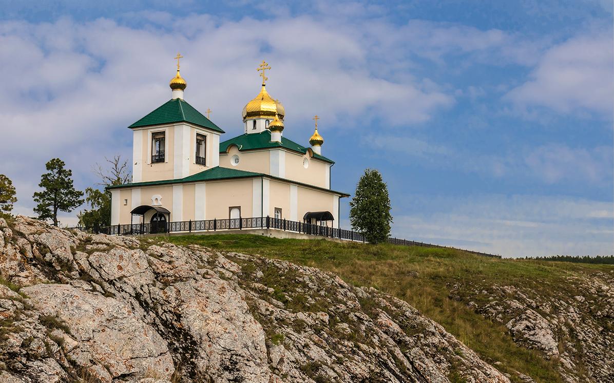 Село арамашево свердловской. Арамашево храм Алапаевский район. Церковь Арамашево Свердловской. Храм Казанской Божьей матери в Арамашево Свердловской области. Храм Казанской иконы село Арамашево.